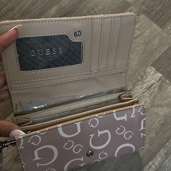 Women’s Guess Wallet - Picture 2 of 3